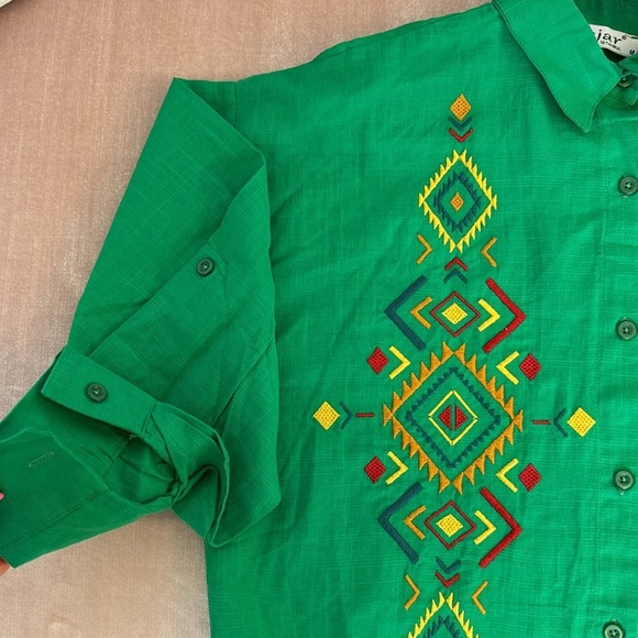 NWOT EMBROIDERED BUTTON DOWN SHIRT SIZE M - Picture 10 of 17